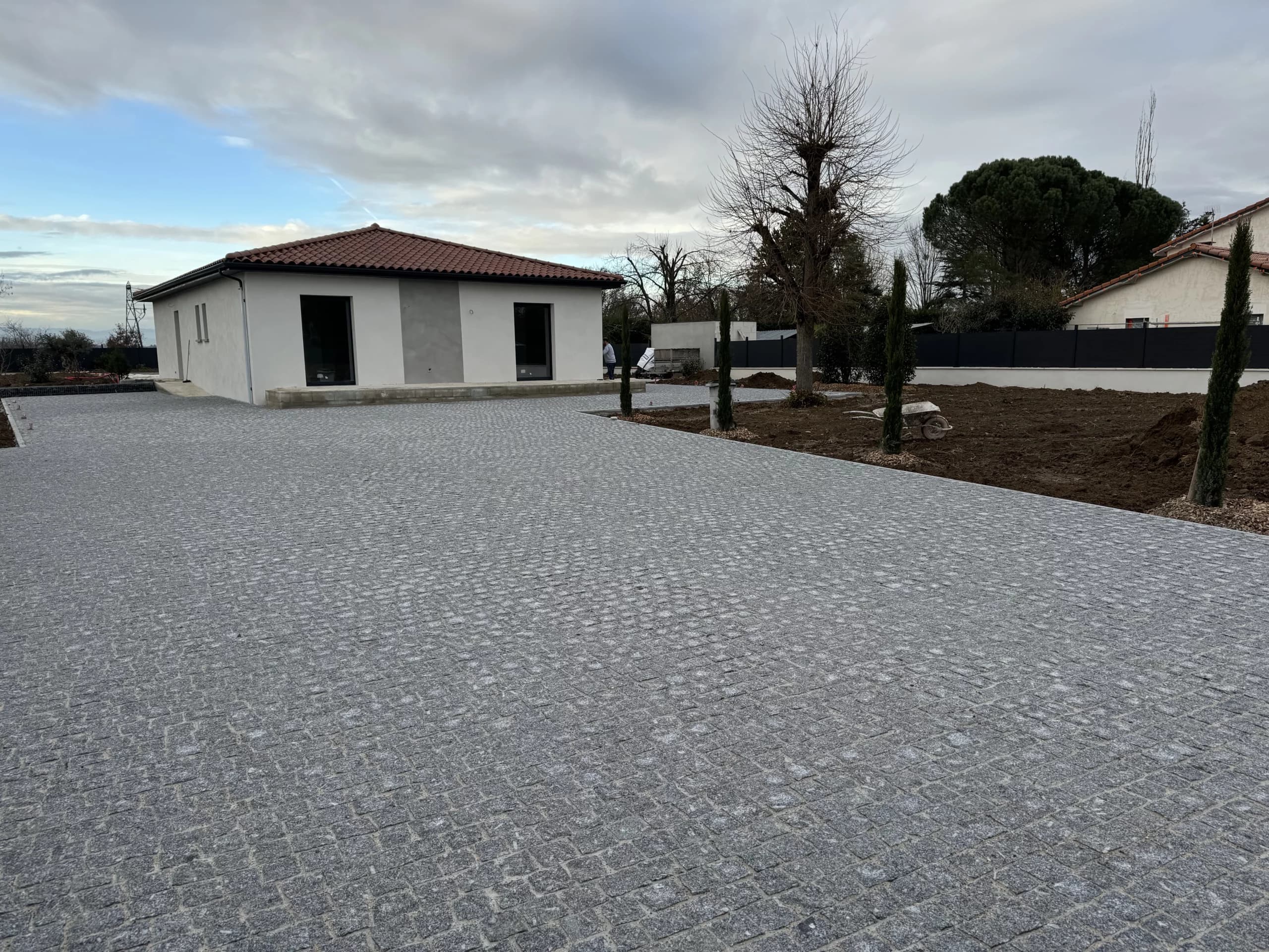 Cours, allées, chemins & entrées en pavage