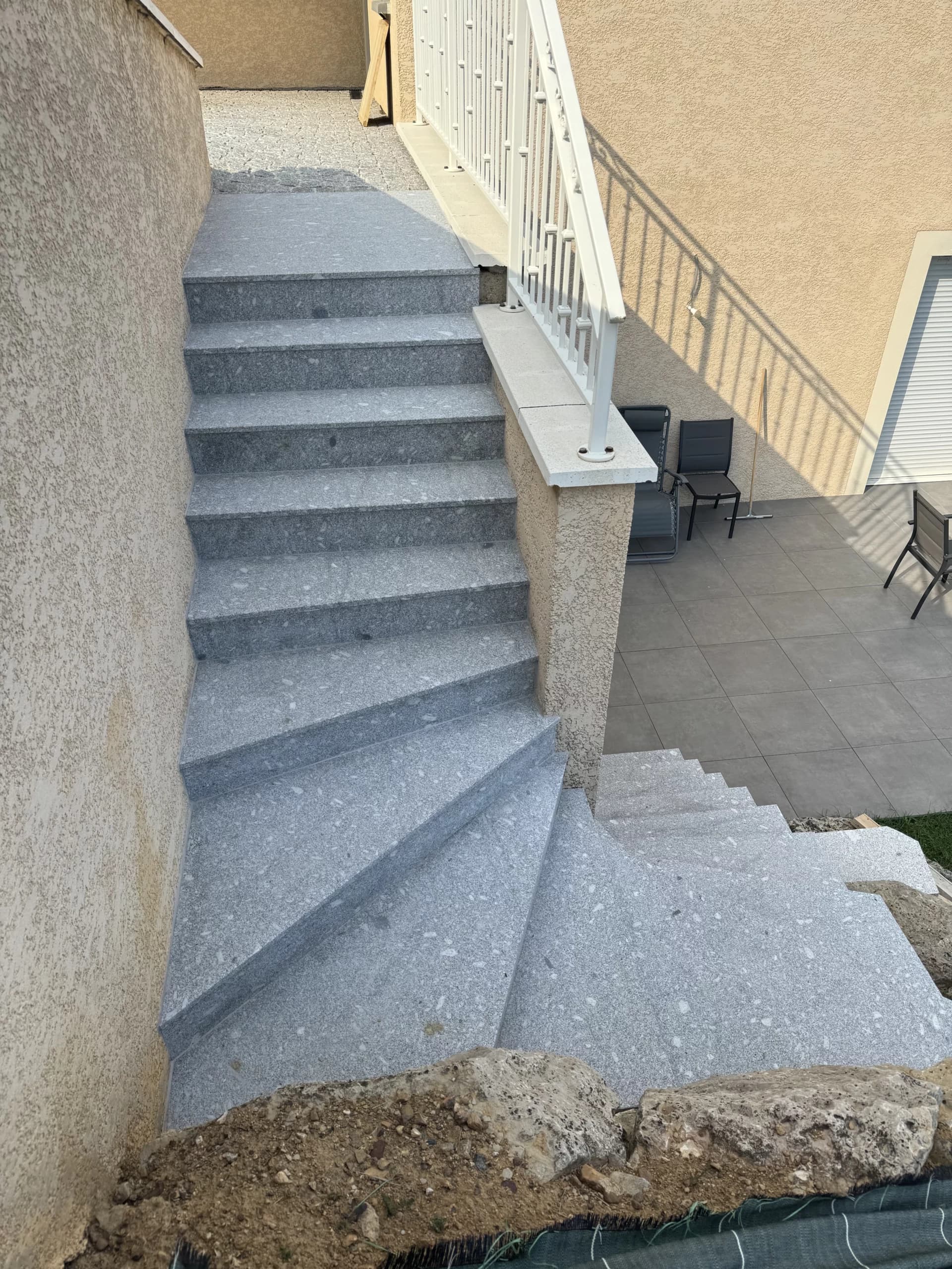Escaliers droits en pierre naturelle