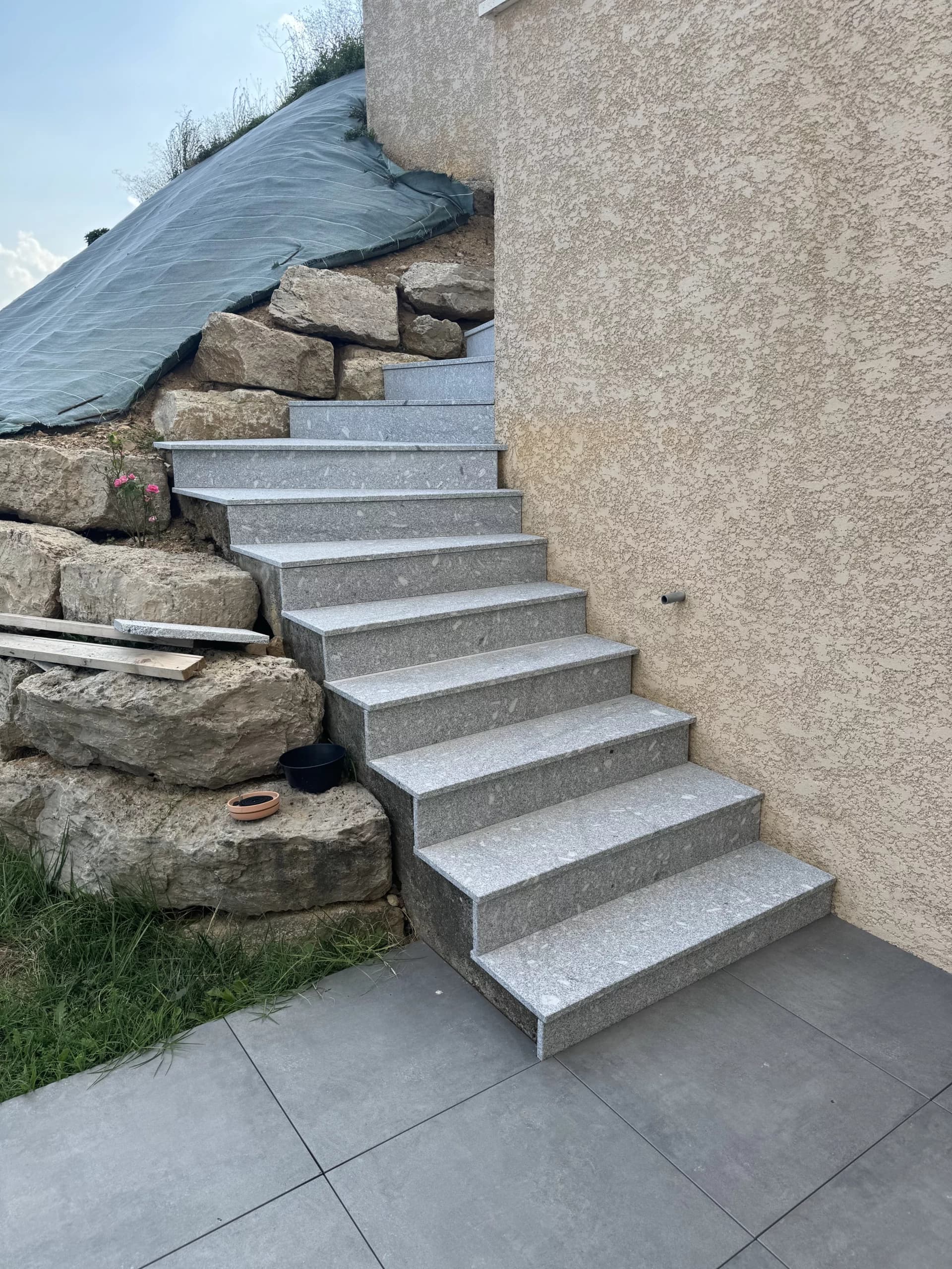 Escaliers paysagers intégrés au jardin
